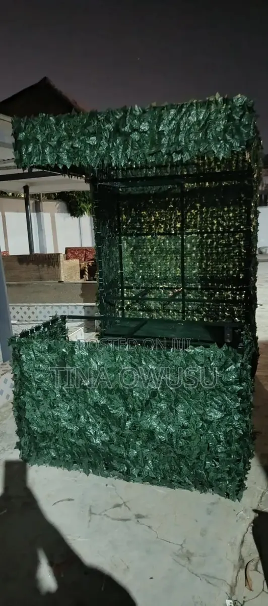 Bar Stands and Sugarcane Machine · Photo 1