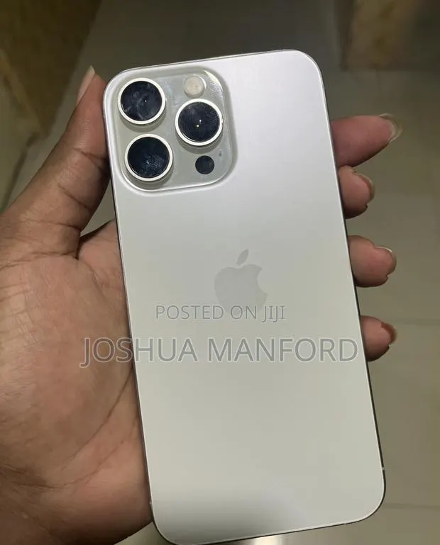 Apple iPhone 15 Pro Max 256 GB White · Photo 1