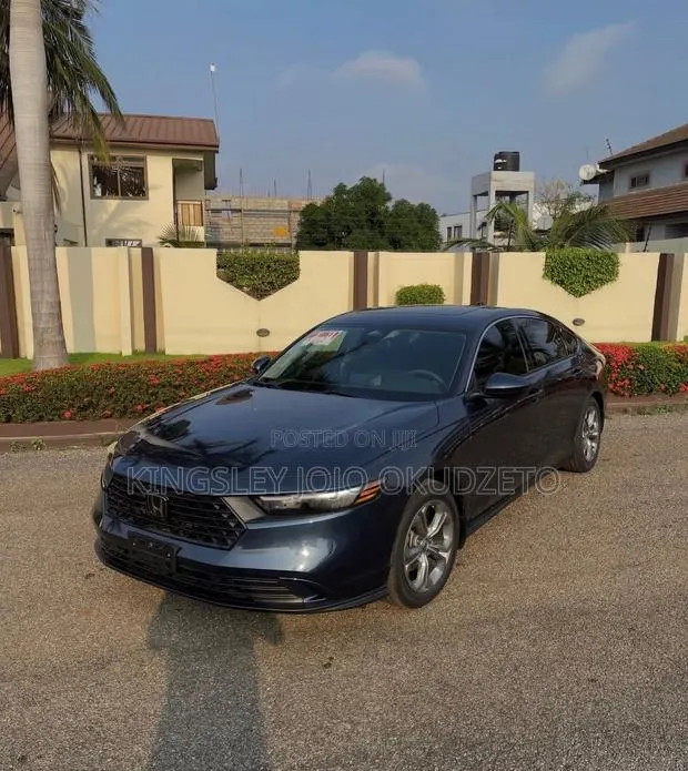 Honda Accord EX CVT 2023 Black · Photo 1