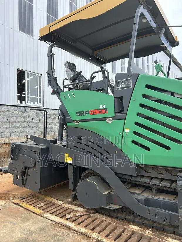 Asphalt Paver · Photo 1
