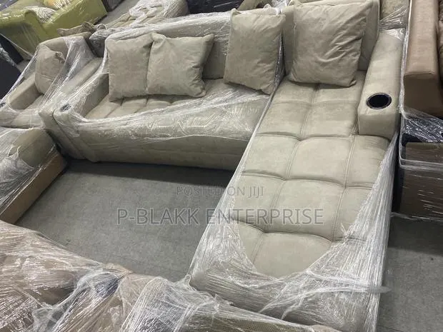 Sofa/ Couch L-Shaped and Single · Photo 1