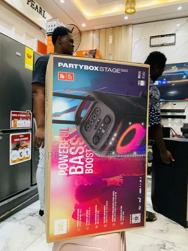 Ultra Modern Sleek JBL 320 Speaker Bluetooth · Photo 1