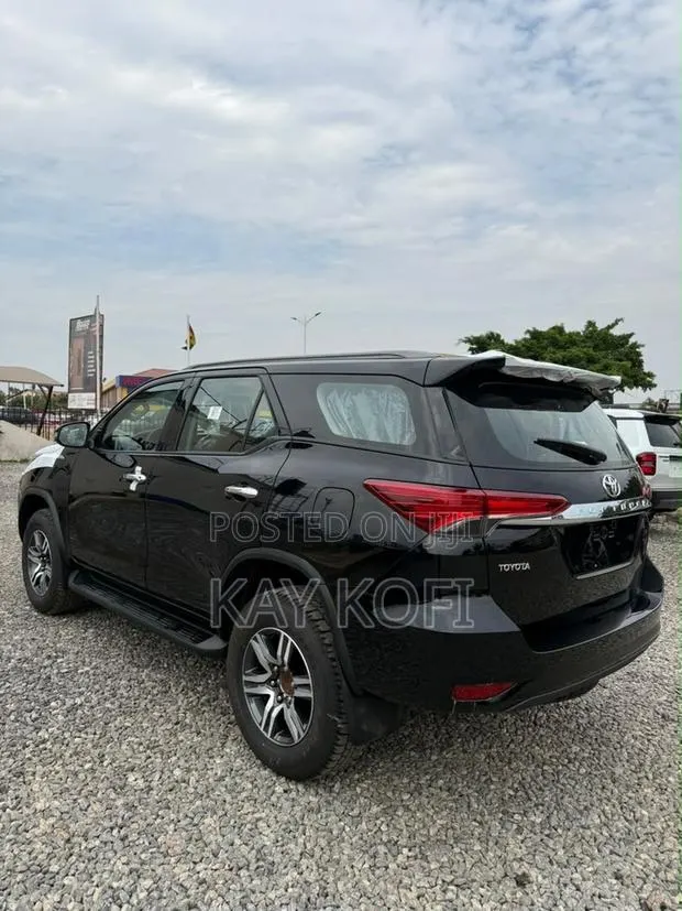 New Toyota Fortuner 2025 Black · Photo 1
