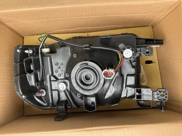 Nissan Pickup, NP300, Hardbody Original Headlamp or Headlight · Photo 1