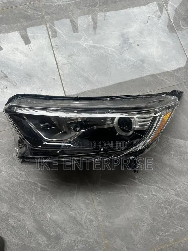 Honda CRV Headlight 2017,2018,2019,2020,2021,2022 · Photo 1