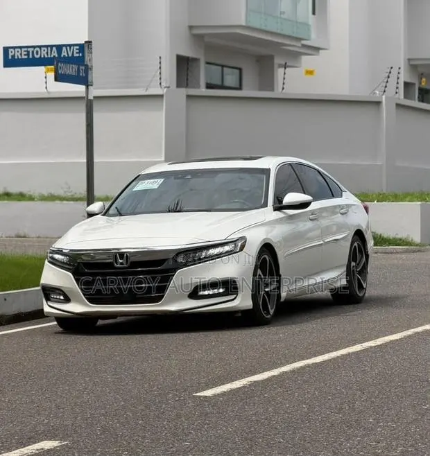 Honda Accord Touring 2.0T 2020 White · Photo 1
