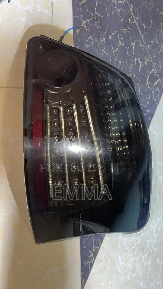 Yaris Headlight and Taillight · Photo 1