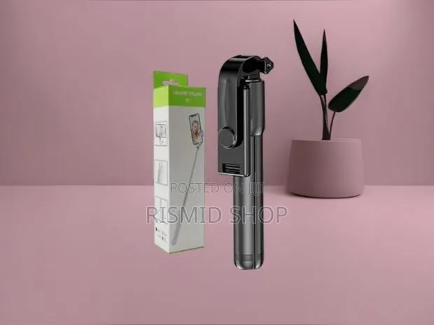 R1 Adjustable Selfie Stick · Photo 1