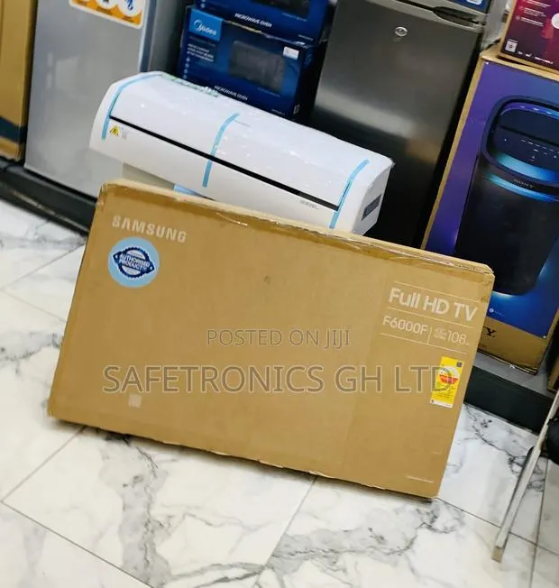 Exclusive New 43" Crystal Uhd U8000f Smart Tv (2025) Samsung · Photo 1