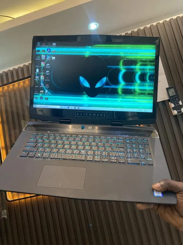 New Laptop Alienware M17x R2 16GB Intel Core i7 SSD 512GB · Photo 1