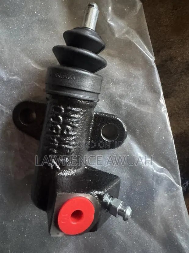 Nissan Pickup Original Japan Clutch Slave Cylinder Pot · Photo 1