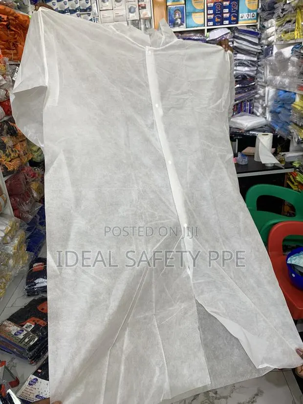 Disposable Lab Coat · Photo 4