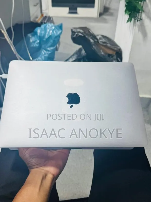 New Laptop Apple MacBook Pro 2017 8GB Intel Core i5 SSD 256GB · Photo 1
