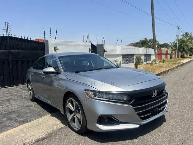Honda Accord 2019 Silver · Photo 1