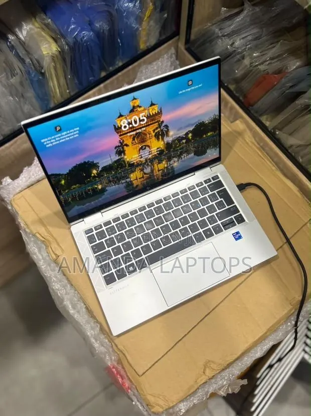 New Laptop HP EliteBook 1040 G8 8GB Intel Core i5 SSD 256GB · Photo 2