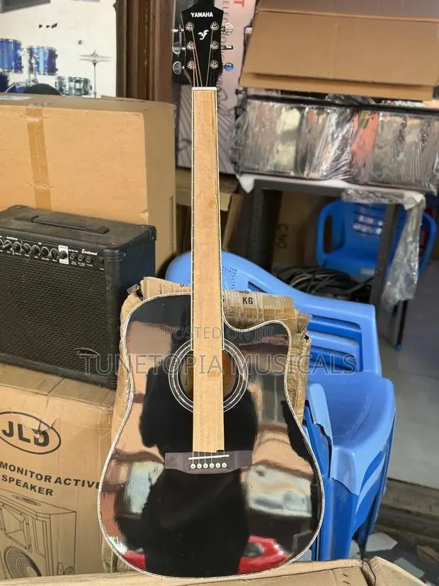 Yamaha Acoustic Guitar With A Cutaway Body Style. · Photo 1