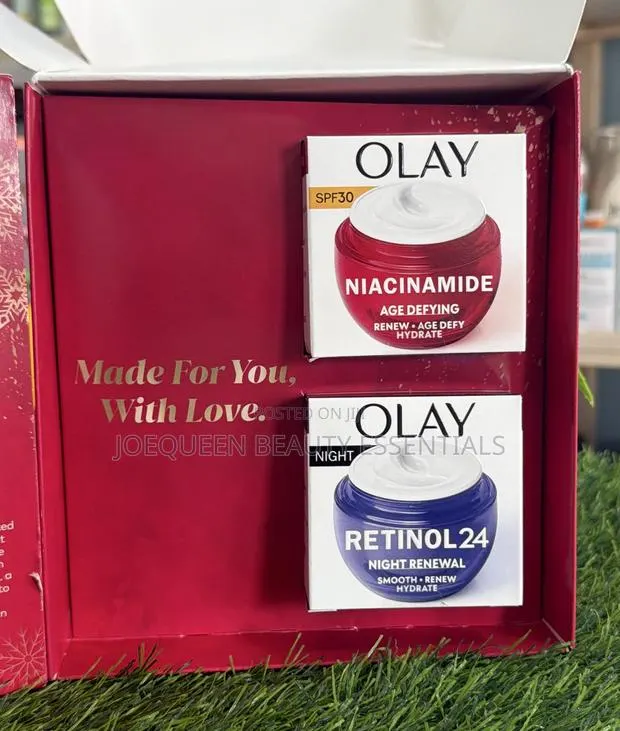 Olay Day and Night Gift Set · Photo 1