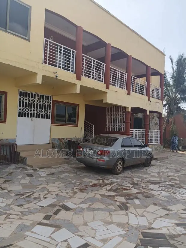 2bdrm Apartment in Amanfro, Frafraha for rent · Photo 1