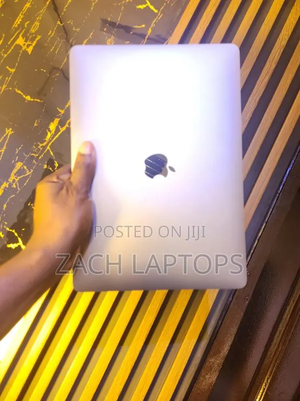 Laptop Apple MacBook Air 2019 8GB Intel Core i5 SSD 512GB · Photo 1