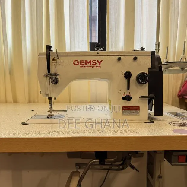Gemsy Industrial Embroidery Zigzag Machine · Photo 1