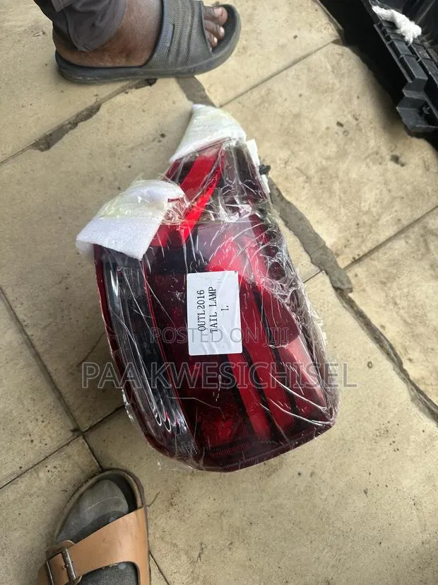 Mitsubishi Outlander 2017 2018 2020 Tail Light · Photo 1