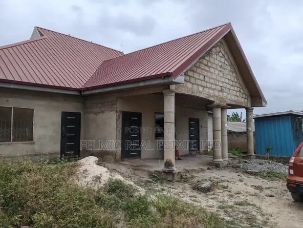 5bdrm House in Amasaman Abeanse for sale · Photo 1