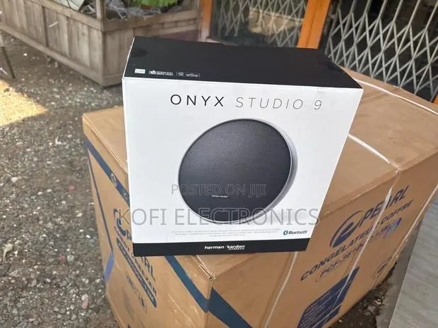 Harman Kardon Onyx Studio 9 Vibrant, Crystal-Clear Sound Machine · Photo 1