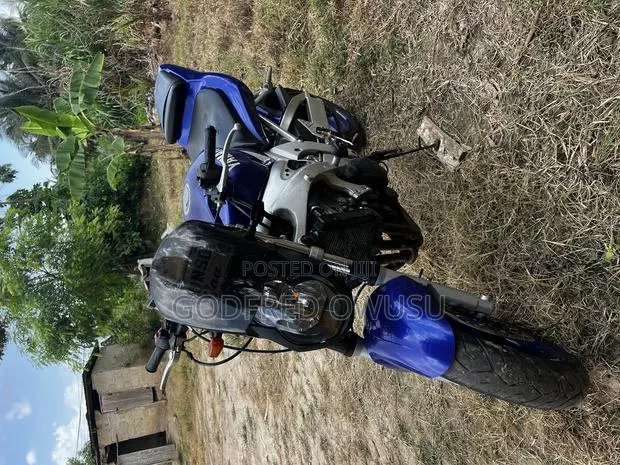 Yamaha 2010 Blue · Photo 1