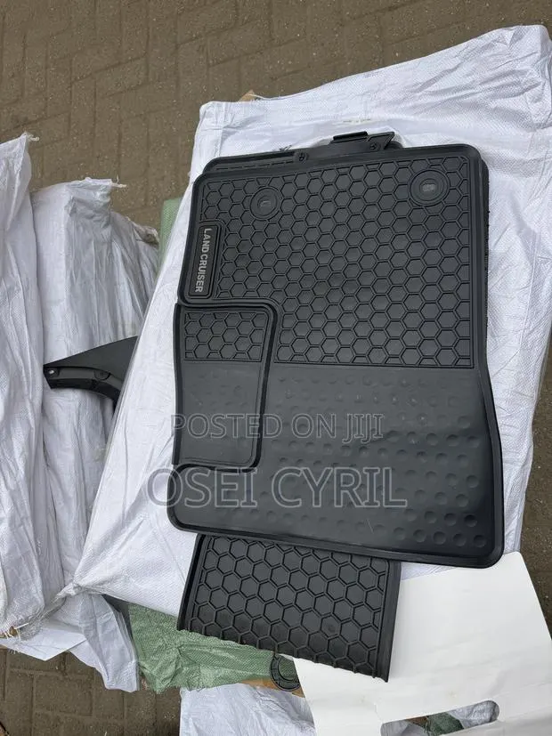 Land Cruiser Floor Mats · Photo 1