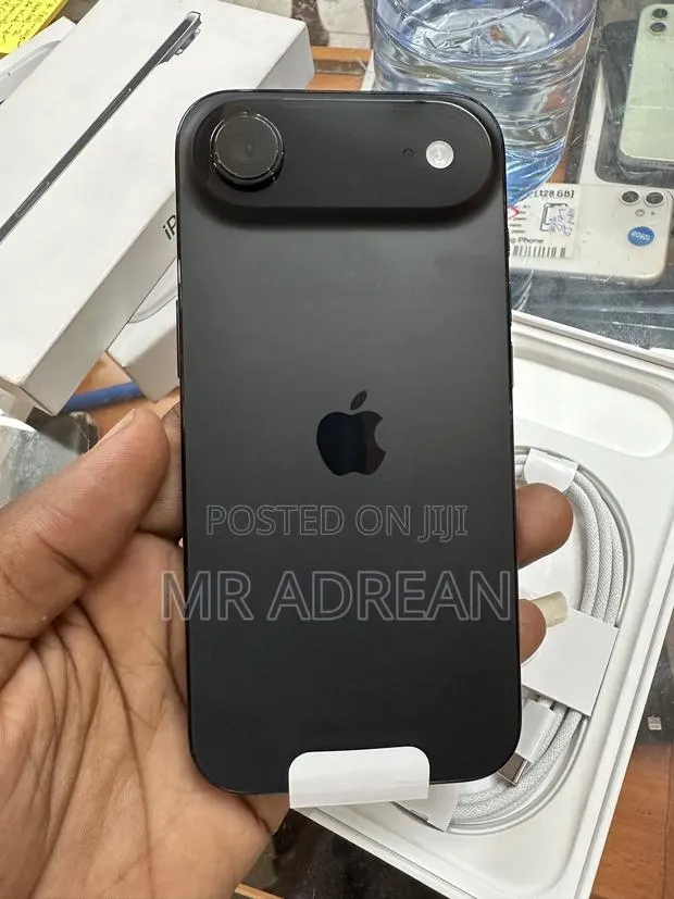 Apple iPhone Air 256 GB Black · Photo 1