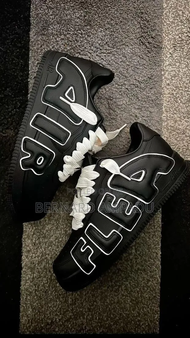 Nike Air Flea · Photo 1