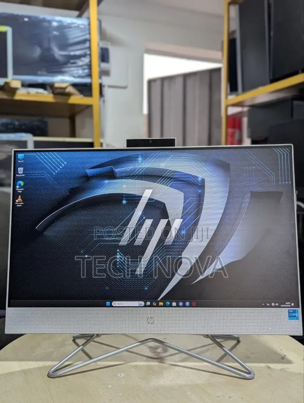 Desktop Computer HP 200 G4 All-in-One 8GB Intel Core i5 SSD 512GB · Photo 1