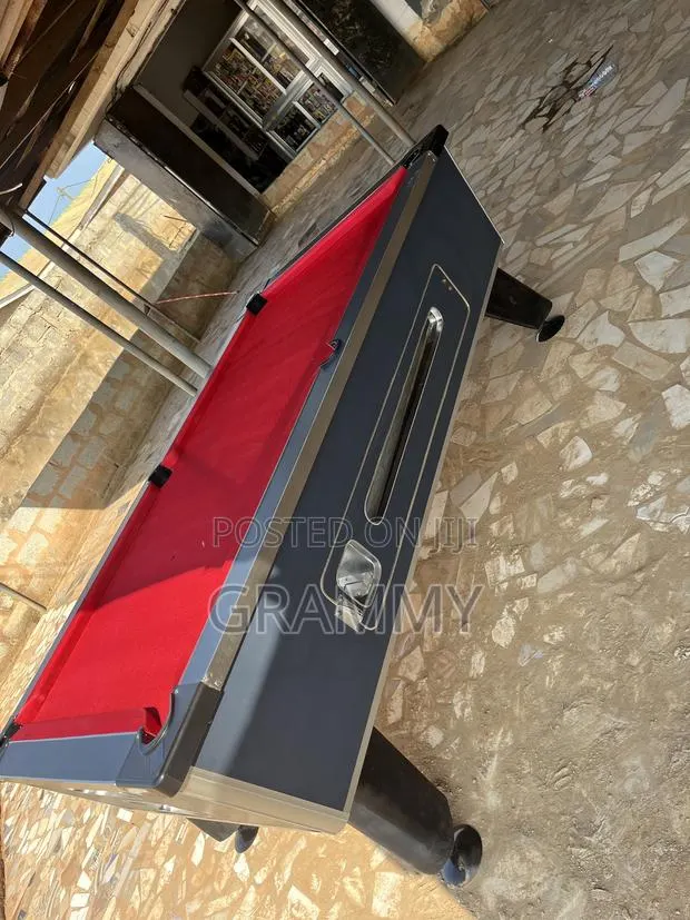 Smoker Classic Mable Table · Photo 1