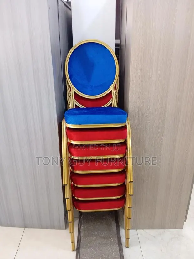Auditorium Chair Gold Legs · Photo 1