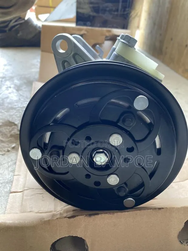 Brand New Nissan Hard Body AC Compressor · Photo 1