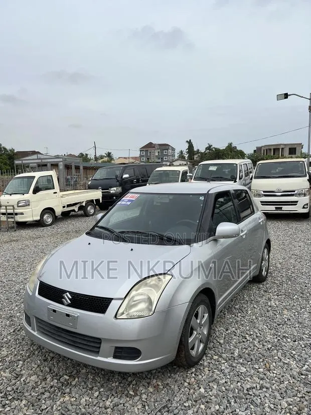 Suzuki Swift 2010 Silver · Photo 1