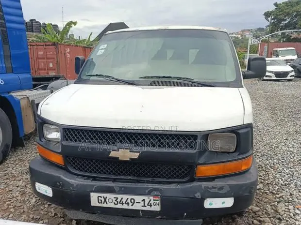 Chevrolet 5500 2000 White · Photo 1