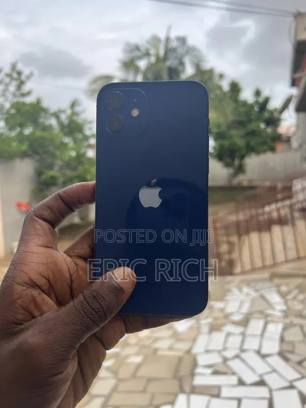 Apple iPhone 12 64 GB Blue · Photo 1