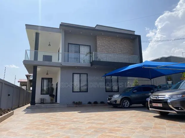Furnished 4bdrm House in Lakeside, Ashaley Botwe for sale · Photo 1