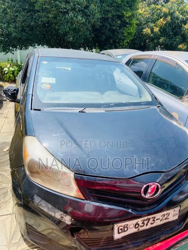 Toyota Vitz 2012 Black · Photo 1