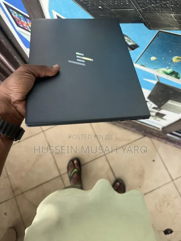 Laptop HP Dragonfly G4 16GB Intel Core i5 SSD 512GB · Photo 1