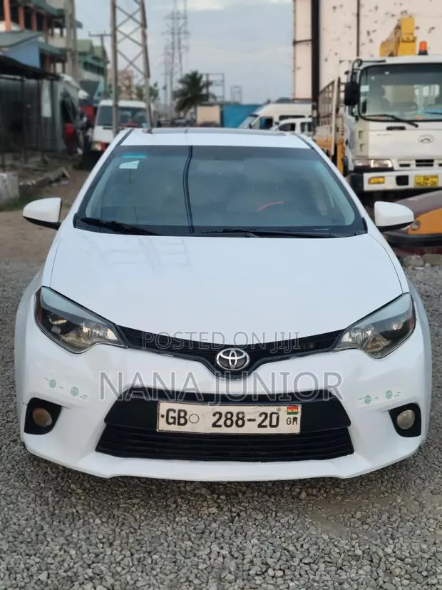 Toyota Corolla 2015 White · Photo 1