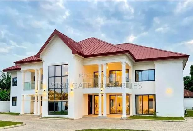 8bdrm House in Kumasi Metropolitan for sale · Photo 1