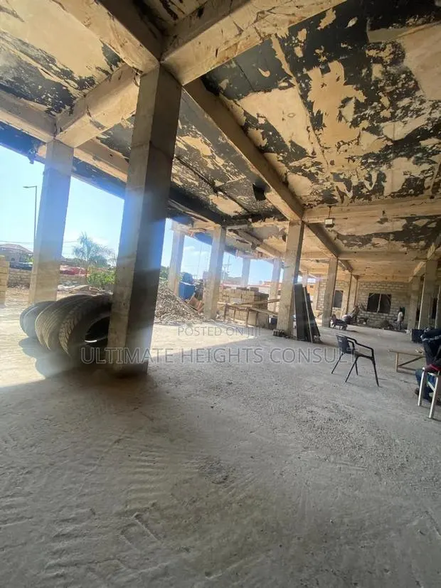 400 Square Meter Space for Rent at Nyamekye on the Main Road · Photo 1
