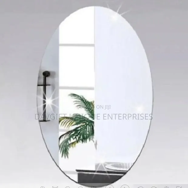 Foldable (Acrylic) Mirror (Oval Medium Size) · Photo 1