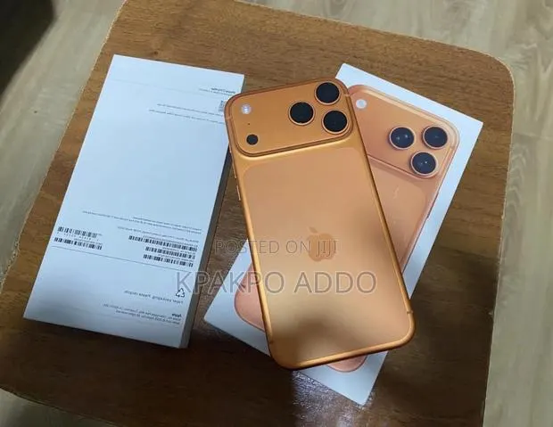 Apple iPhone 17 Pro Max 256 GB Orange · Photo 1