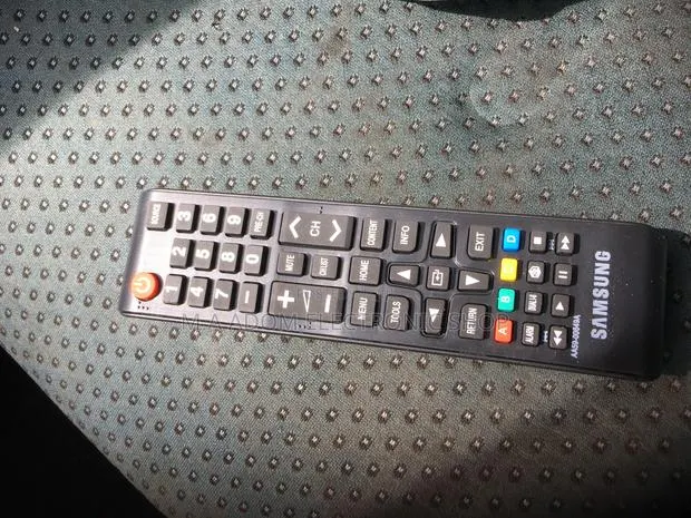 Easy Black Remote Control · Photo 1
