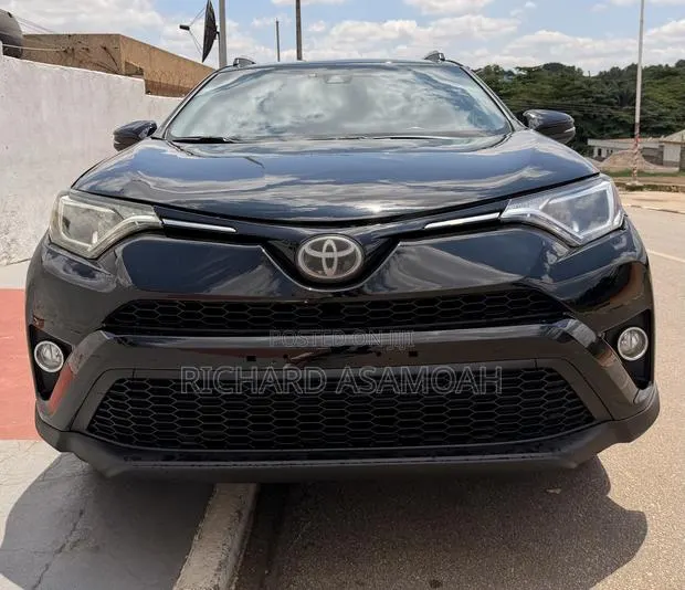 Toyota RAV4 SE 4dr SUV AWD (2.5L 4cyl 6A) 2018 Black · Photo 1
