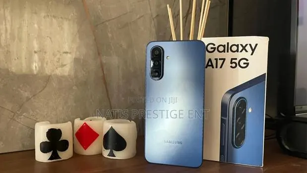New Samsung Galaxy A17 5G 128 GB Blue · Photo 1