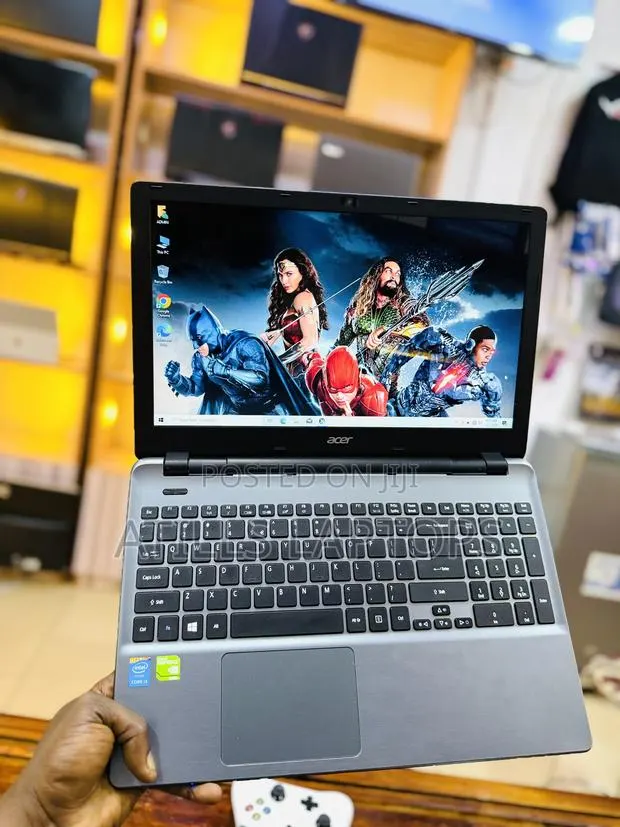 Laptop Acer Aspire E 4GB Intel Core i3 SSHD (Hybrid) 500GB · Photo 1